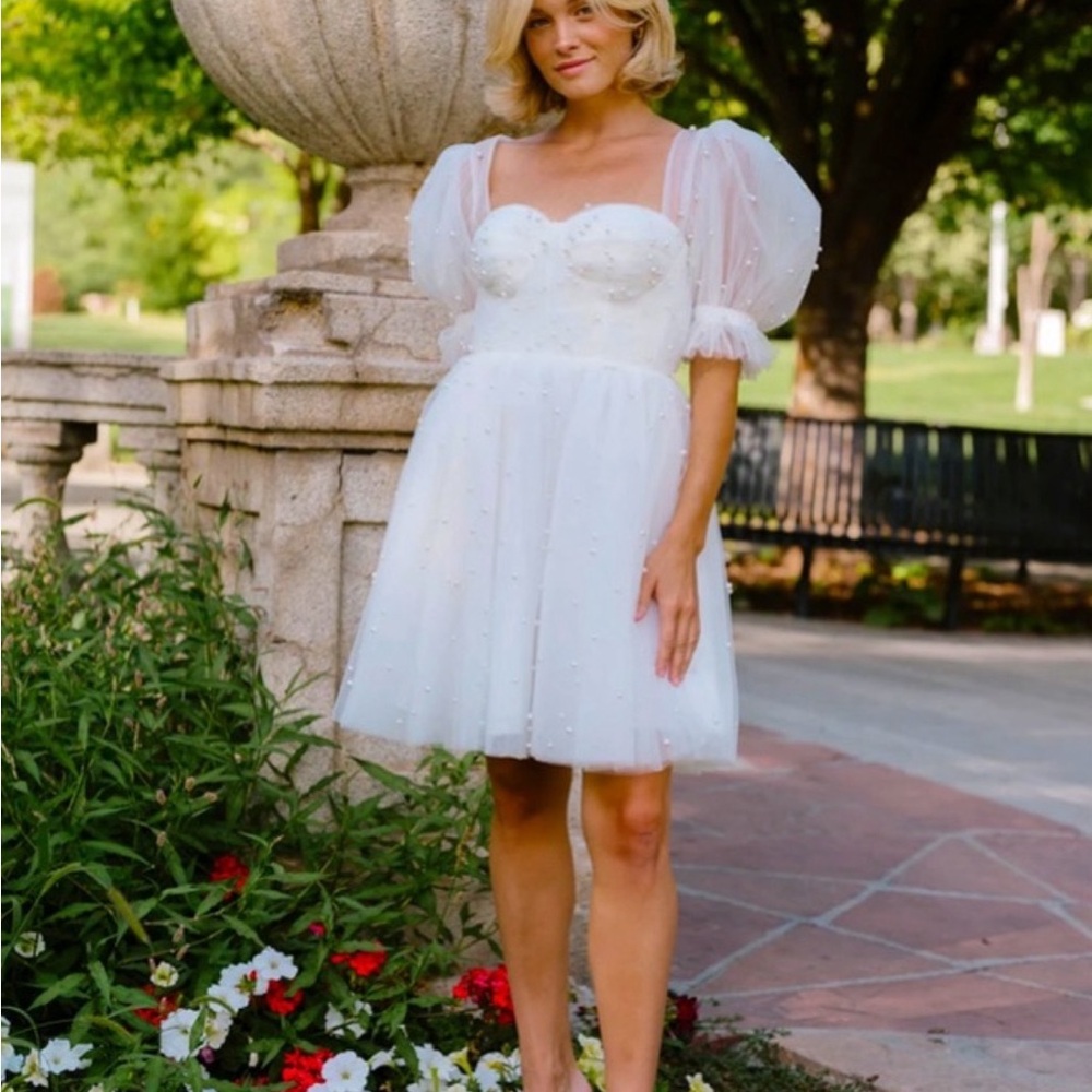 Elegant White Puff Sleeve Dress